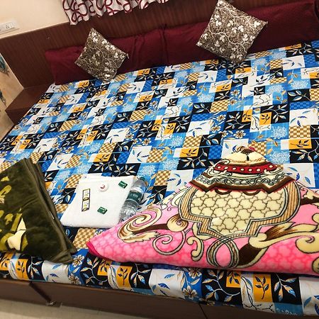 New Yanti Guest House ウッジャイン エクステリア 写真