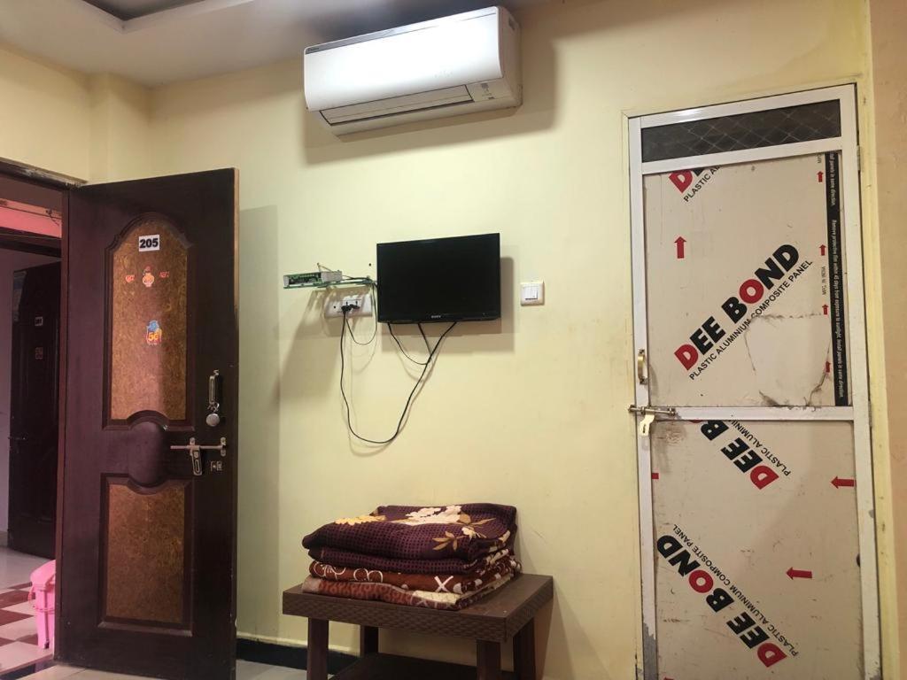 New Yanti Guest House ウッジャイン エクステリア 写真