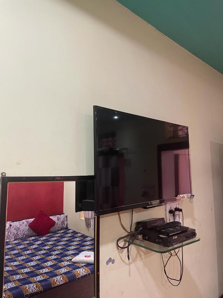 New Yanti Guest House ウッジャイン エクステリア 写真