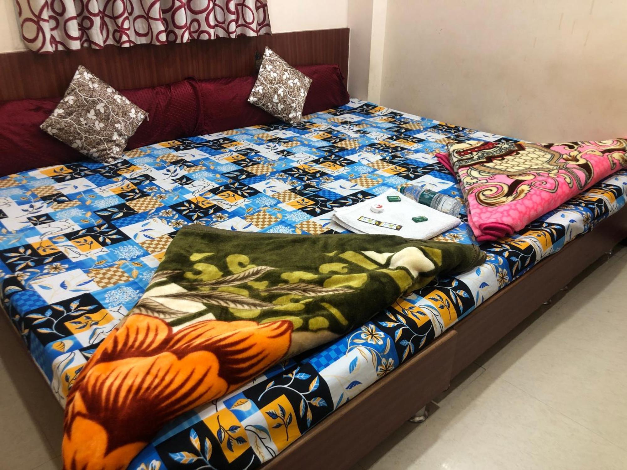 New Yanti Guest House ウッジャイン エクステリア 写真
