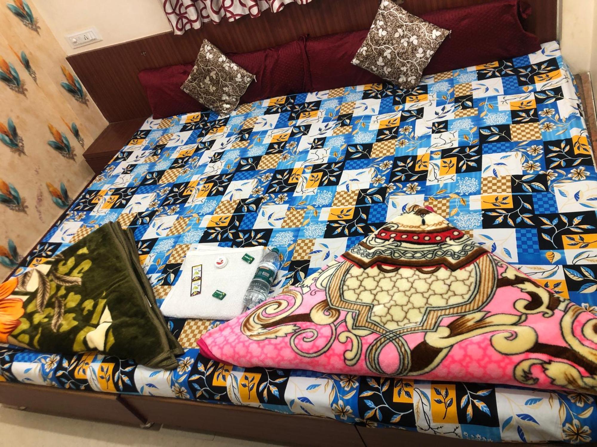 New Yanti Guest House ウッジャイン エクステリア 写真